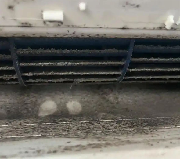 临沧市空调吹的风有股烧焦味是怎么回事